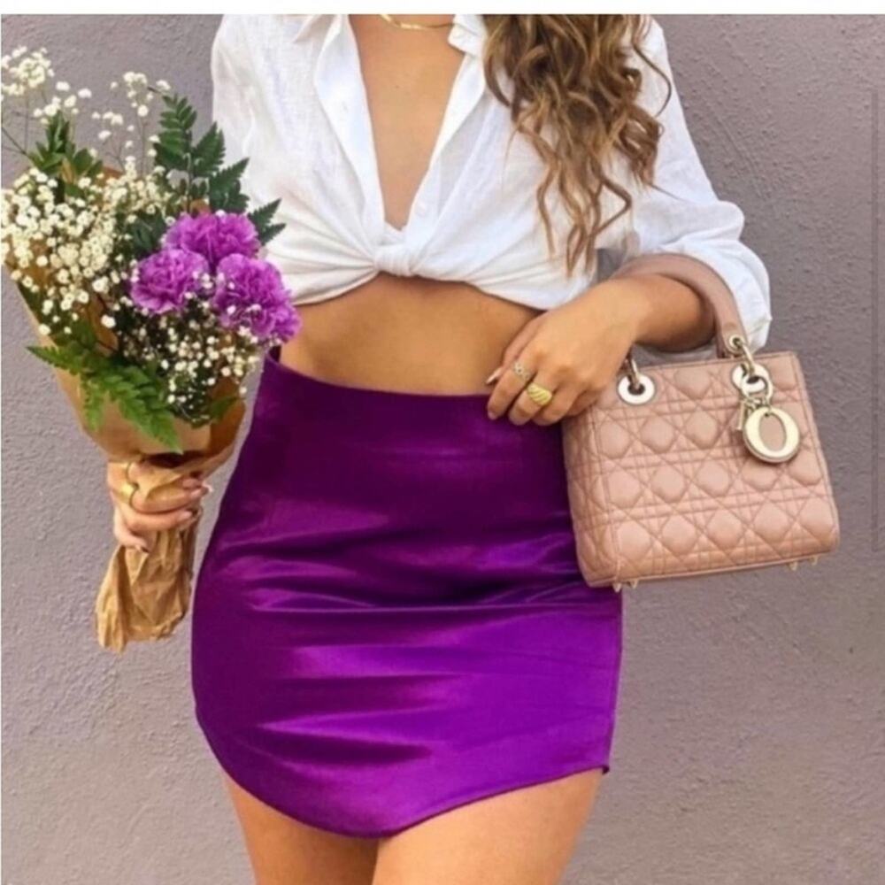 Zara Purple Satin Effect Mini Skirt Size Medium - Picture 2 of 16